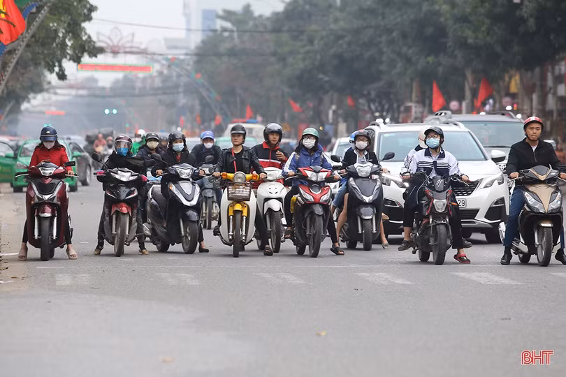 Đeo khẩu trang phòng dịch Covid-19 ở Hà Tĩnh: Người nhớ, người quên...!