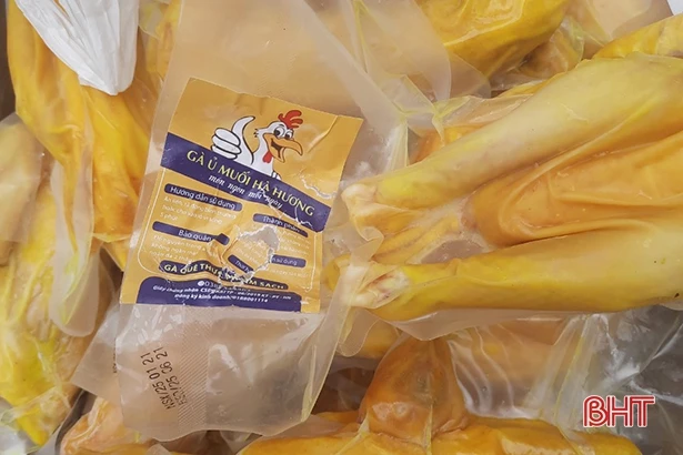 Bắt xe ô tô vận chuyển hơn 5 tấn thực phẩm không rõ nguồn gốc qua Hà Tĩnh