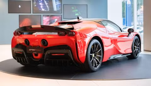 Siêu xe triệu đô Ferrari SF90 Stradale đầu tiên về Việt Nam