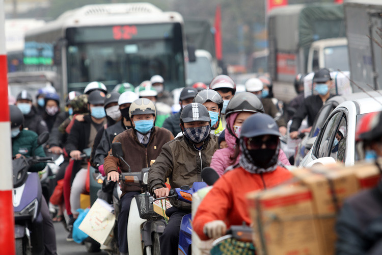 Được nghỉ Tết sớm, sinh viên ùn ùn về quê tránh dịch Covid-19