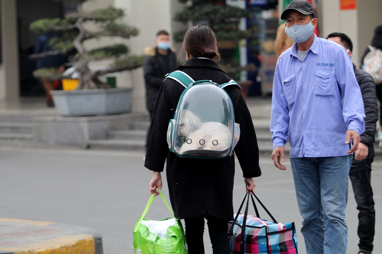 Được nghỉ Tết sớm, sinh viên ùn ùn về quê tránh dịch Covid-19