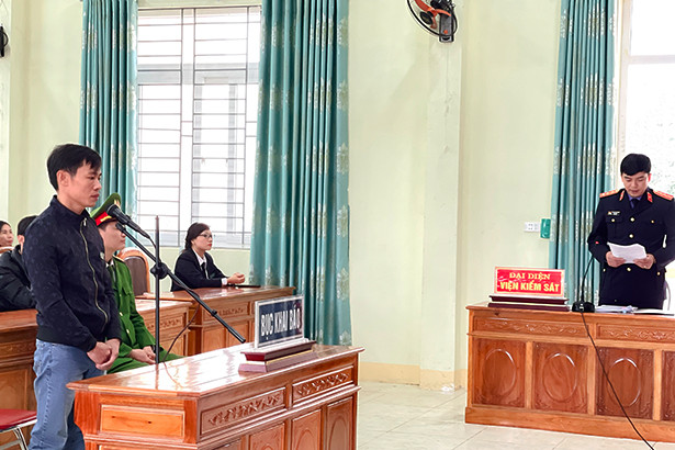 8 tháng tù cho đối tượng tàng trữ hàng cấm