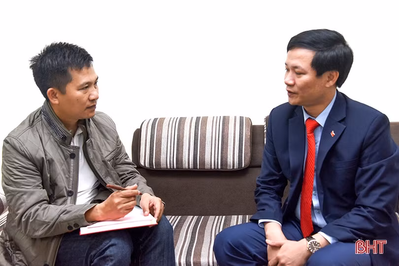 Tự hào đứng vào hàng ngũ của Đảng trong dịp Đại hội Đảng toàn quốc lần thứ XIII