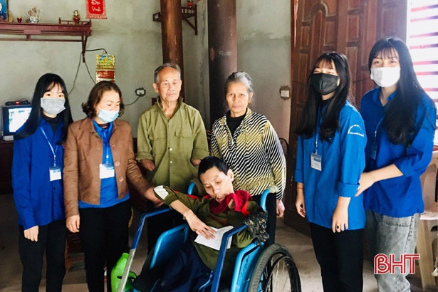 Nhiều phần quà đến với người nghèo dịp tết