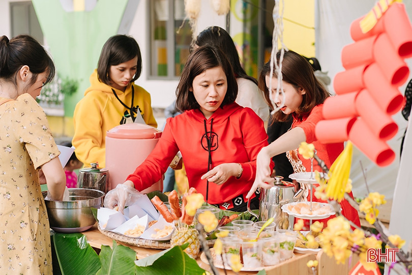 Tết muôn sắc màu với học sinh mầm non Trung Kiên