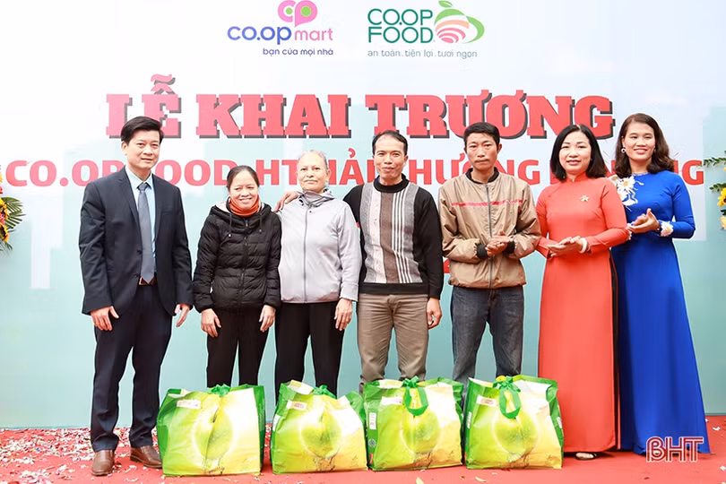 Khai trương cửa hàng thực phẩm Co.op Food đầu tiên tại Hà Tĩnh
