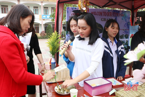 Học sinh TP Hà Tĩnh thích thú trải nghiệm “Ngày hội STEM”