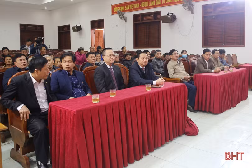 Đoàn ĐBQH và Vietinbank Hà Tĩnh trao 150 suất quà tết cho người nghèo