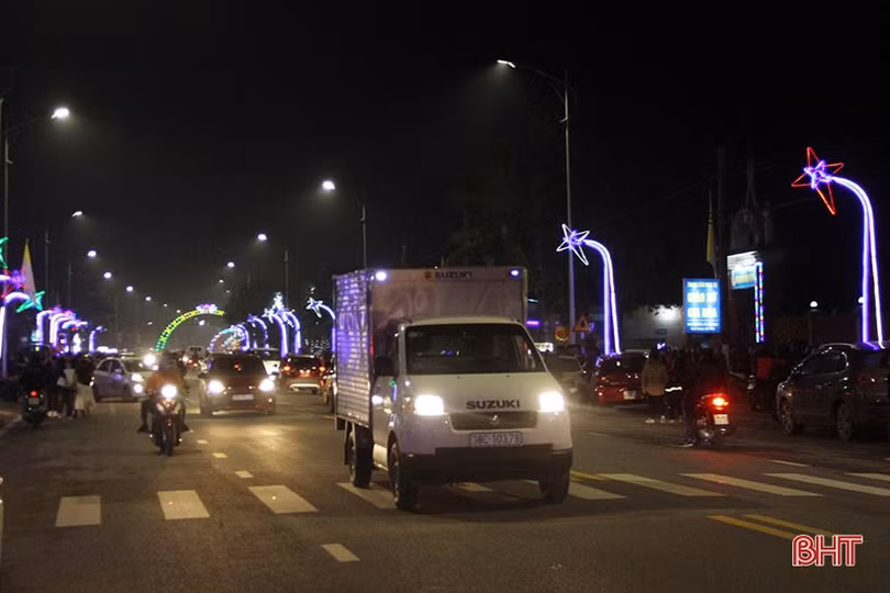 Vô vàn “cây nêu” điểm tô những con đường ở huyện Nghi Xuân