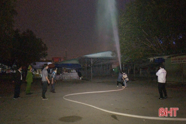 Trang bị kỹ năng phòng cháy, chữa cháy cho tiểu thương chợ thành phố Hà Tĩnh