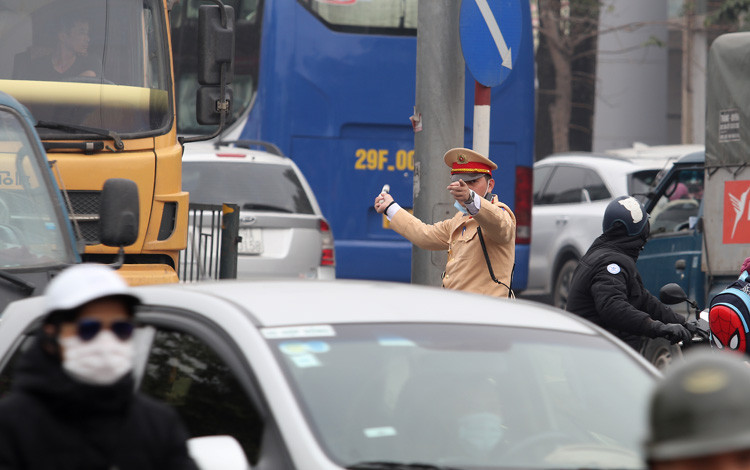 Được nghỉ Tết sớm, sinh viên ùn ùn về quê tránh dịch Covid-19