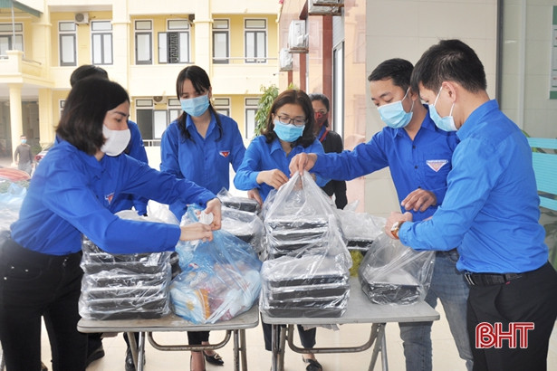 “Bữa cơm tình thương” tại Bệnh viện Phục hồi chức năng Hà Tĩnh