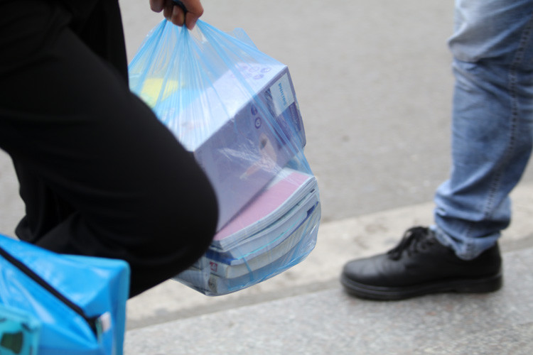 Được nghỉ Tết sớm, sinh viên ùn ùn về quê tránh dịch Covid-19