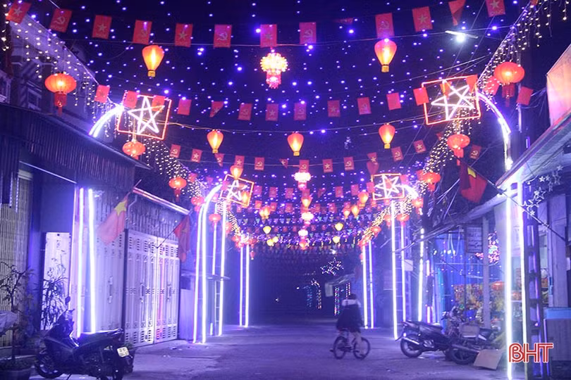 Vô vàn “cây nêu” điểm tô những con đường ở huyện Nghi Xuân