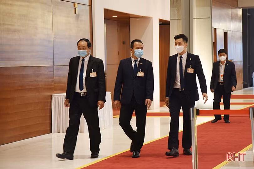 Thủ tướng họp khẩn về Covid-19 tại nơi tổ chức Đại hội Đảng