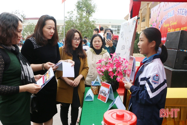 Học sinh TP Hà Tĩnh thích thú trải nghiệm “Ngày hội STEM”