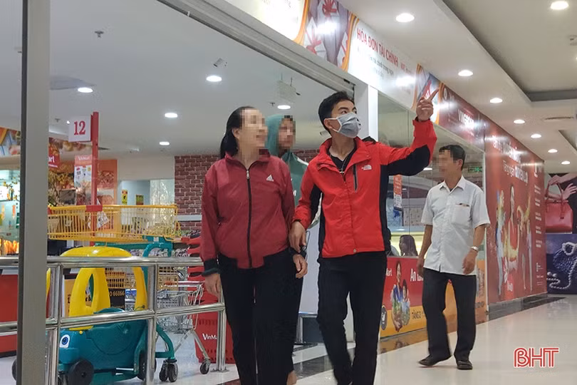 Đeo khẩu trang phòng dịch Covid-19 ở Hà Tĩnh: Người nhớ, người quên...!