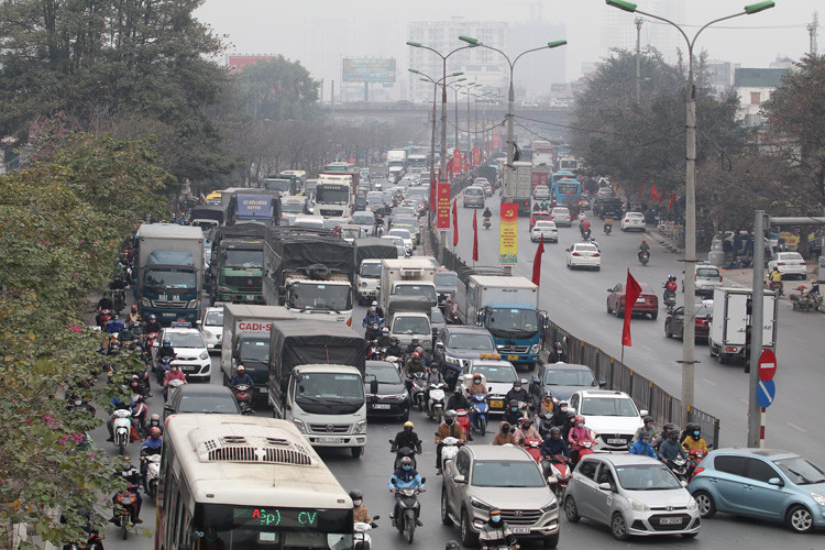 Được nghỉ Tết sớm, sinh viên ùn ùn về quê tránh dịch Covid-19