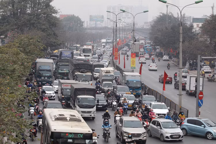 Được nghỉ Tết sớm, sinh viên ùn ùn về quê tránh dịch Covid-19