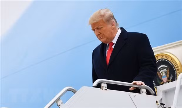 Ứng dụng YouTube khóa tài khoản của ông Trump vô thời hạn