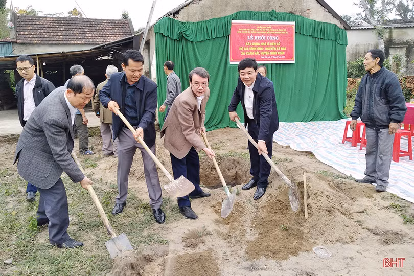 Nghi Xuân khởi công xây nhà ở cho 2 gia đình chính sách