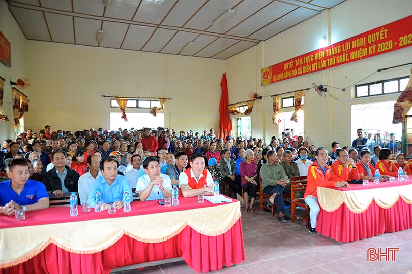 Hội Chữ thập đỏ Đồng Nai, Hải Phòng trao hơn 1.100 suất quà đến người dân Hà Tĩnh