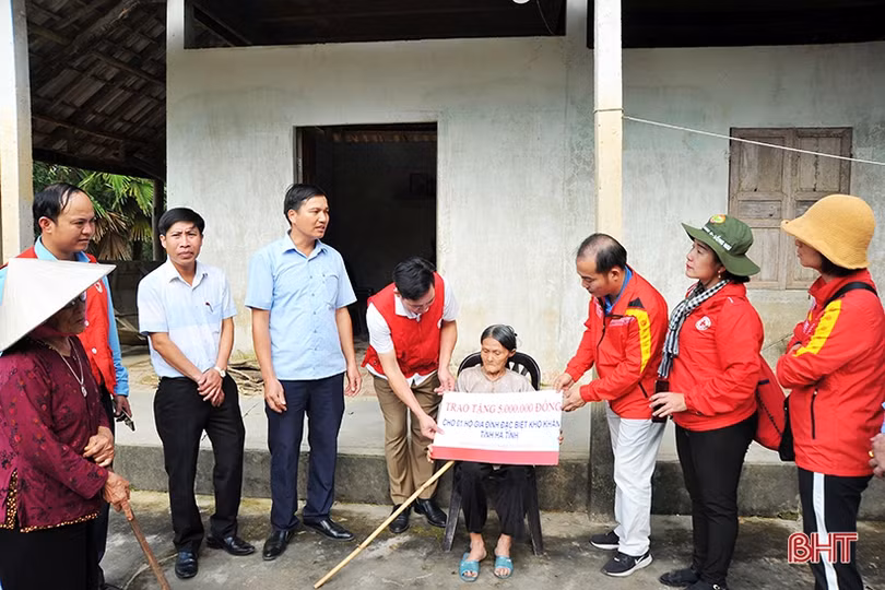 Hội Chữ thập đỏ Đồng Nai, Hải Phòng trao hơn 1.100 suất quà đến người dân Hà Tĩnh