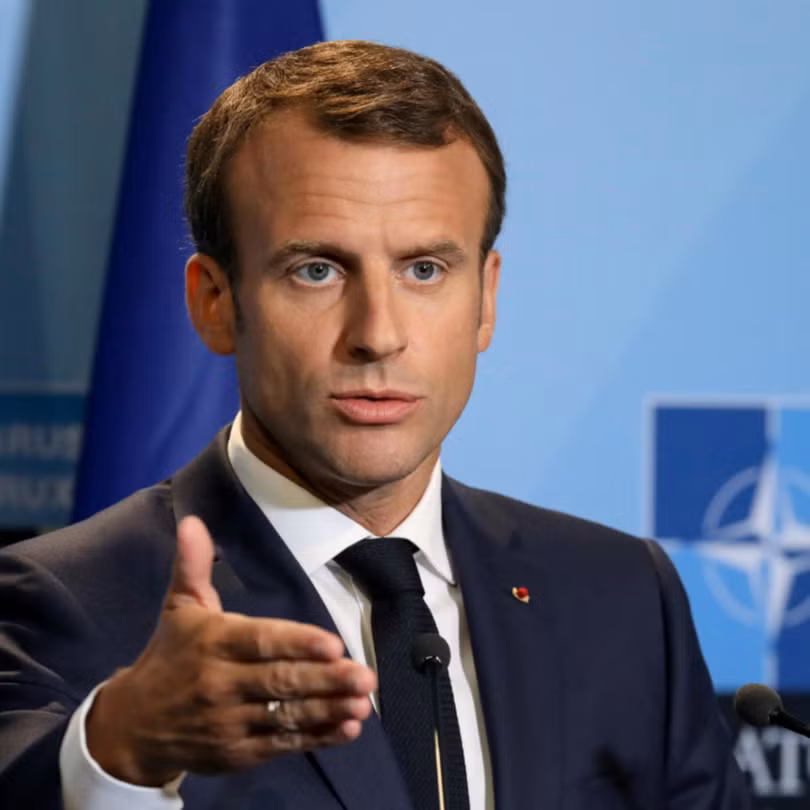 Pháp vượt mốc 50.000 người chết vì Covid-19, phong tỏa đến ít nhất giữa tháng 12