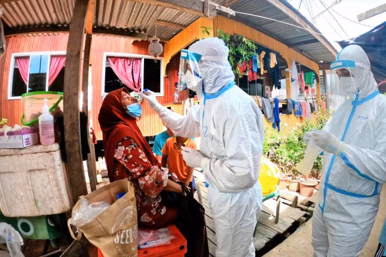 COVID-19 tại ASEAN: Các nước đặt mua vaccine; Malaysia vượt Singapore về ca bệnh