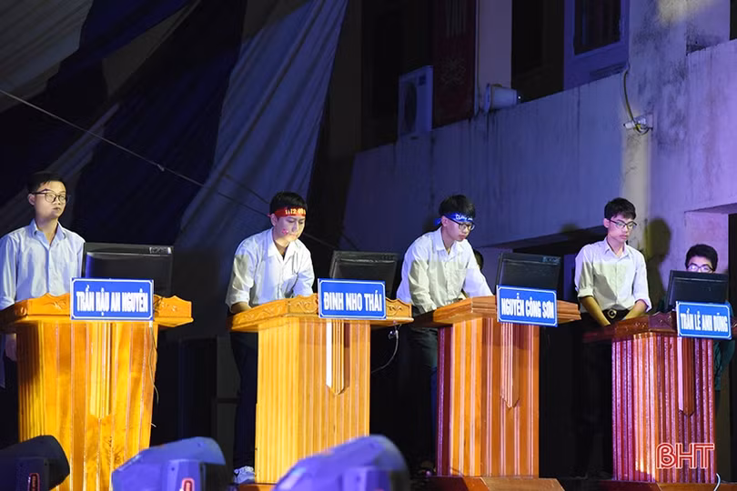 Lộ diện quán quân vô địch Đường lên đỉnh Olympia THPT Chuyên Hà Tĩnh năm 2020