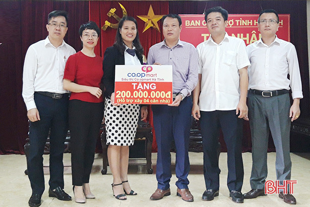 Kiều bào Việt Nam ủng hộ người dân vùng lũ Hà Tĩnh