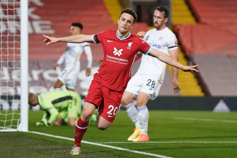 Liverpool áp sát ngôi đầu sau trận thắng đậm Leicester