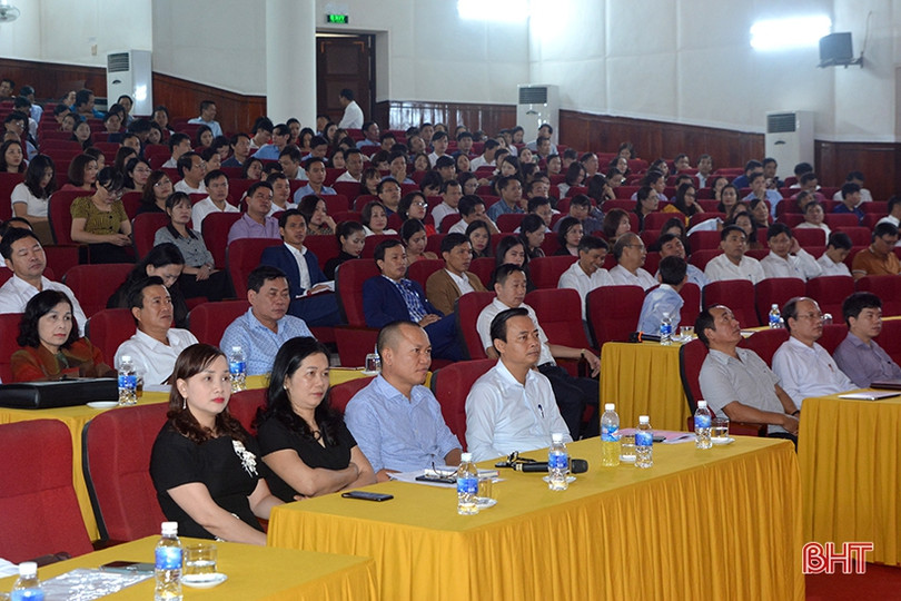 Hà Tĩnh bồi dưỡng chính trị cho gần 600 cán bộ, giáo viên
