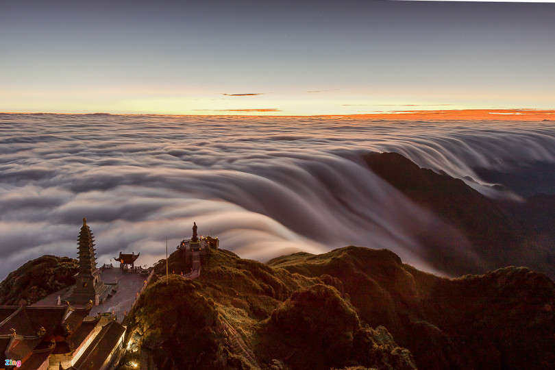 Dòng sông mây trên đỉnh núi cao nhất Việt Nam