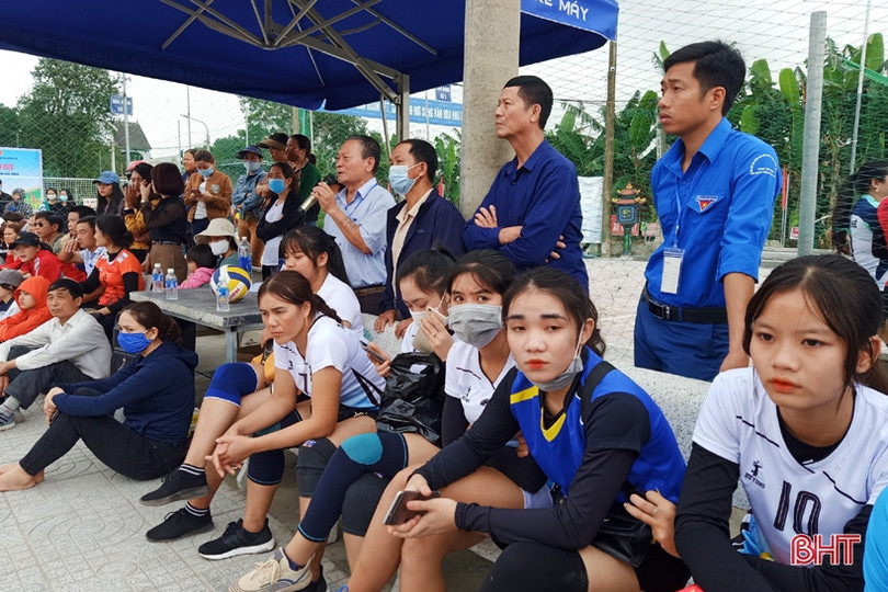 Khởi tranh Giải Bóng chuyền nữ Hà Tĩnh năm 2020