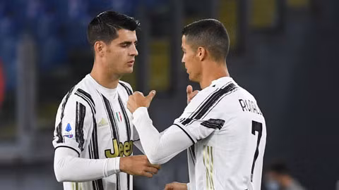 Ronaldo bám đuổi kỷ lục ghi bàn của Pele