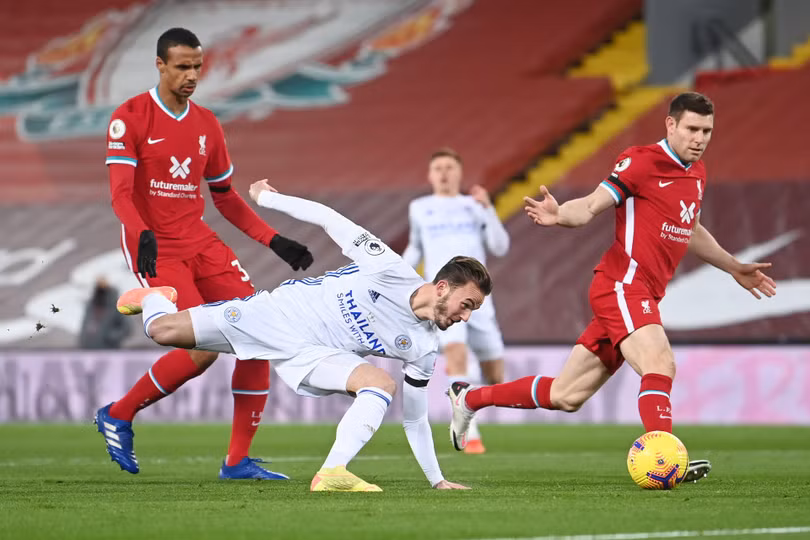 Liverpool áp sát ngôi đầu sau trận thắng đậm Leicester