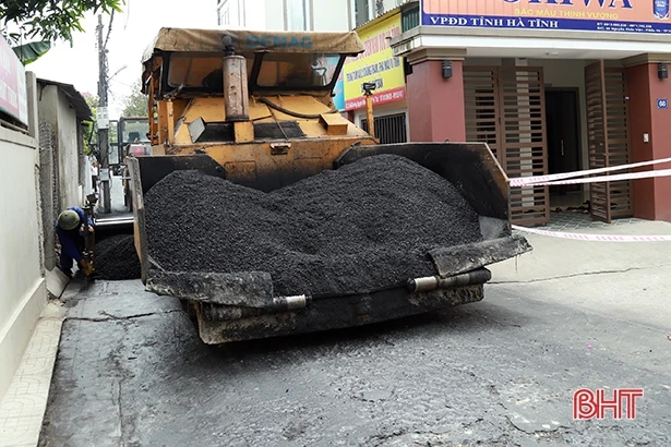 Nâng cấp, cải tạo mặt đường bằng bê tông nhựa chặt nóng