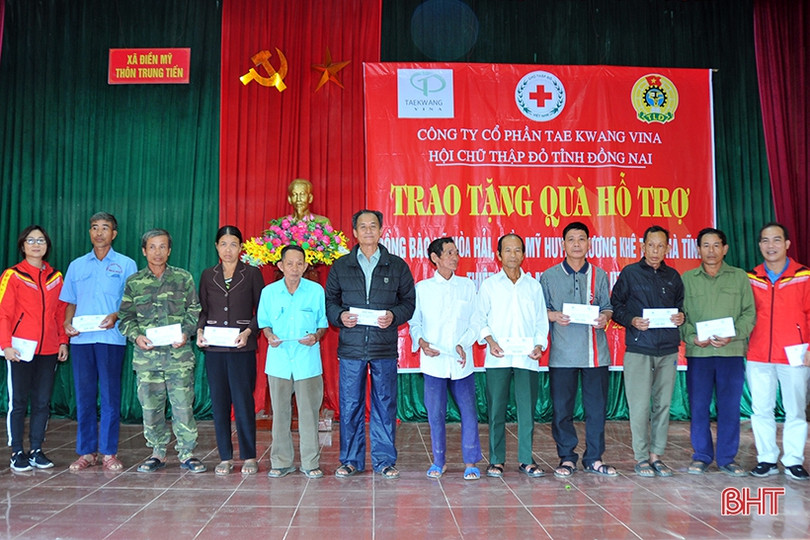 Hội Chữ thập đỏ Đồng Nai, Hải Phòng trao hơn 1.100 suất quà đến người dân Hà Tĩnh