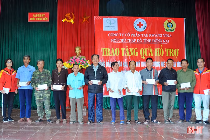 Hội Chữ thập đỏ Đồng Nai, Hải Phòng trao hơn 1.100 suất quà đến người dân Hà Tĩnh