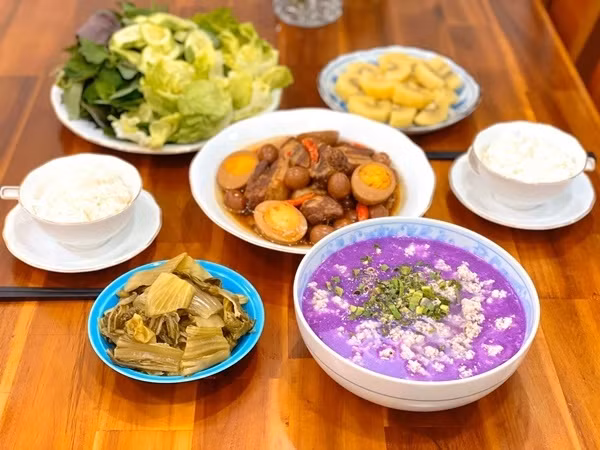 Những mâm cơm “đầy ăm ắp” cực ngon mắt của 8X xinh đẹp khiến ai ngắm cũng phải trầm trồ