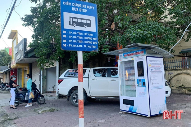 Điểm chờ xe bus “2 không” trước cổng Bệnh viện Phục hồi chức năng Hà Tĩnh