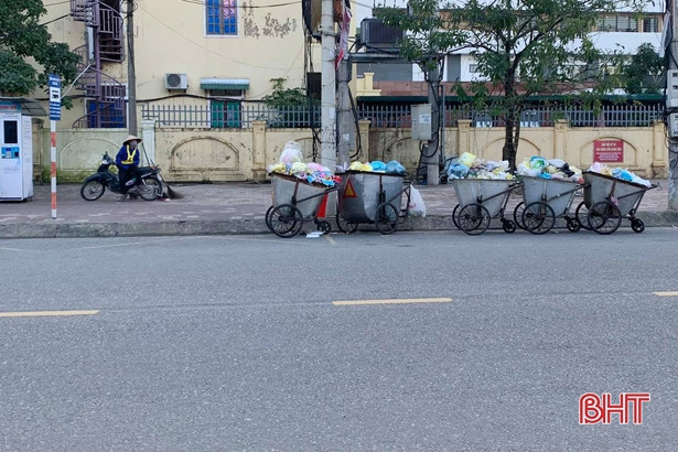Điểm chờ xe bus “2 không” trước cổng Bệnh viện Phục hồi chức năng Hà Tĩnh