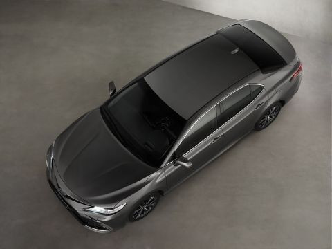 Toyota Camry Hybrid 2021 ra mắt: Nâng cấp về thiết kế và trang bị