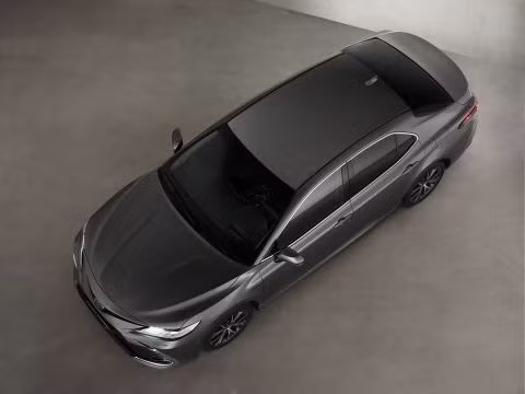 Toyota Camry Hybrid 2021 ra mắt: Nâng cấp về thiết kế và trang bị