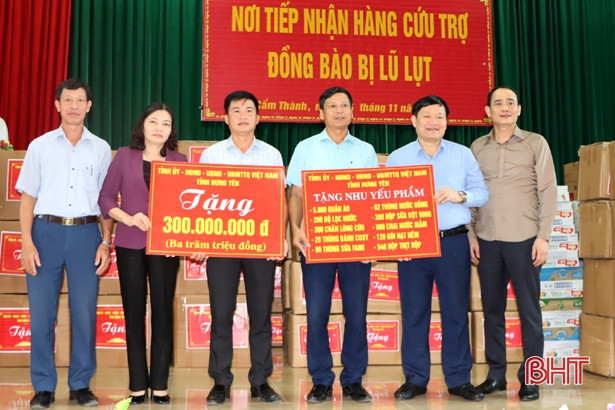 Tỉnh Hưng Yên hỗ trợ Nhân dân vùng lũ Hà Tĩnh gần 3 tỷ đồng