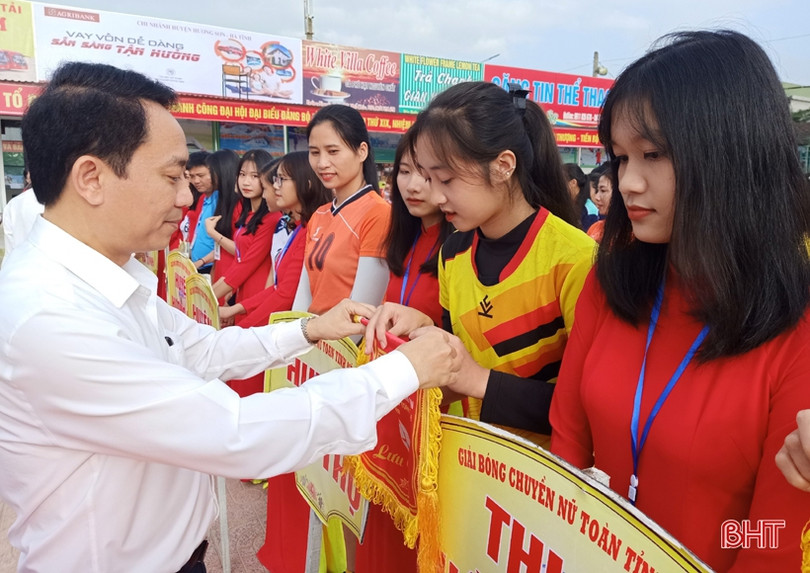 Khởi tranh Giải Bóng chuyền nữ Hà Tĩnh năm 2020