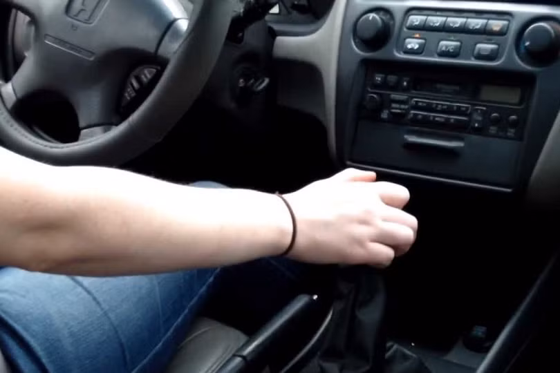 Cách lái xe để người ngồi cùng không bị say “xanh mặt”