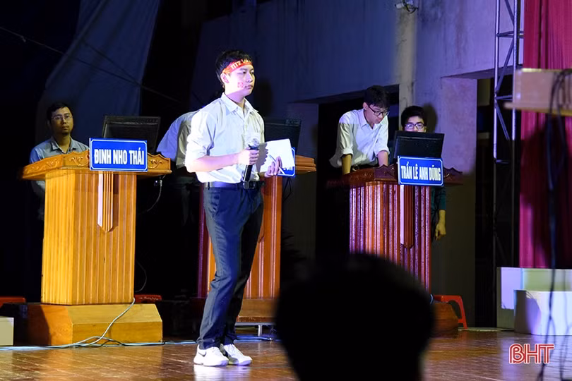 Lộ diện quán quân vô địch Đường lên đỉnh Olympia THPT Chuyên Hà Tĩnh năm 2020