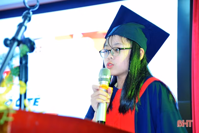 Anh ngữ Galaxy Hà Tĩnh trao 28 chứng chỉ Cambridge cho học viên